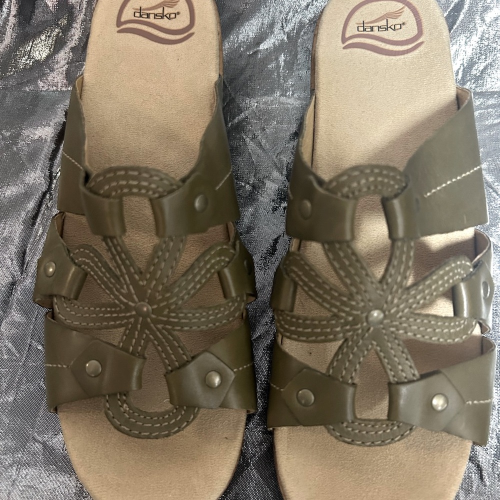 New Dansko wood clogs size EU 43 or 11